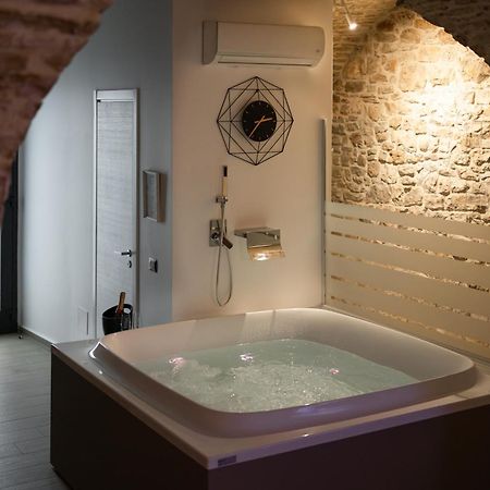 Suite 123 Luxury B&B Con Jacuzzi Palo del Colle Экстерьер фото